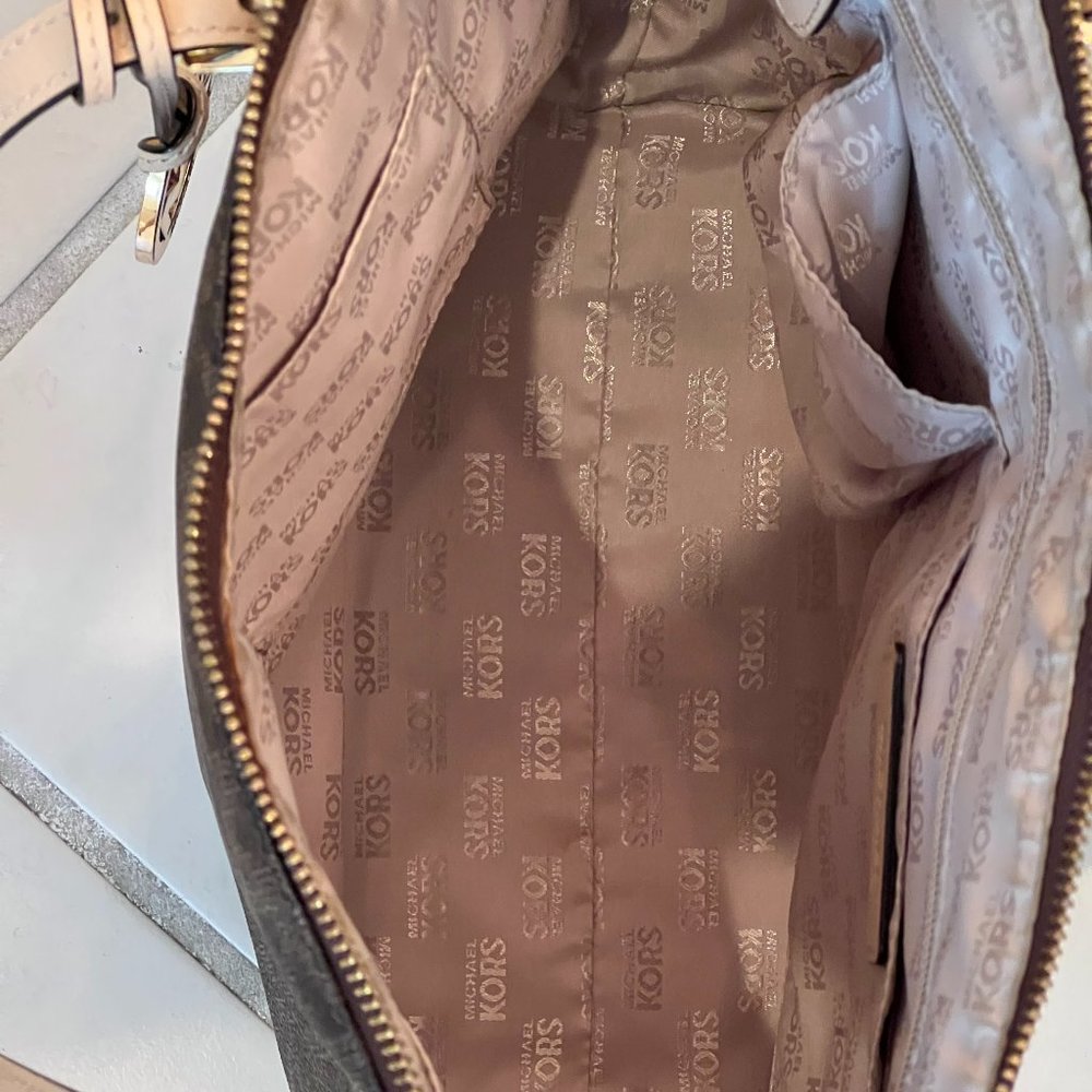 Michael Kors MK Signature and authentic  Shoulder Tote Bag - Picture 10 of 16